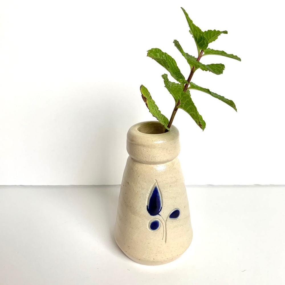 Glazed pottery bud vase.    B2